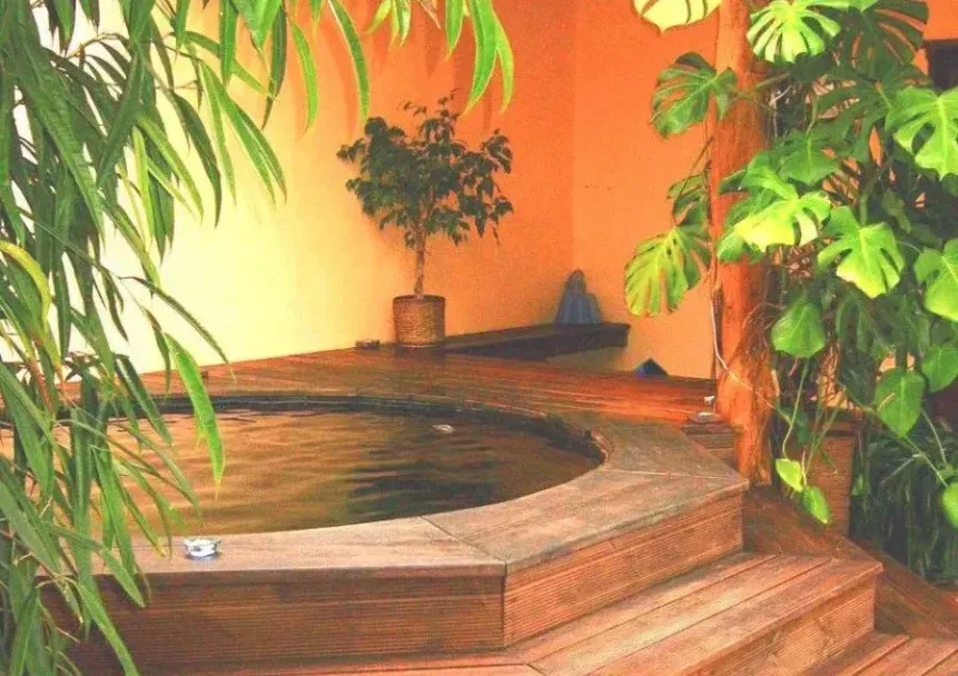 hot tub grail retreat 1.jpeg